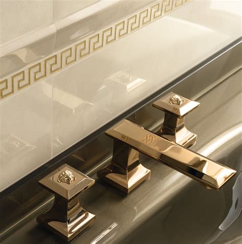 rivestimento bagno versace